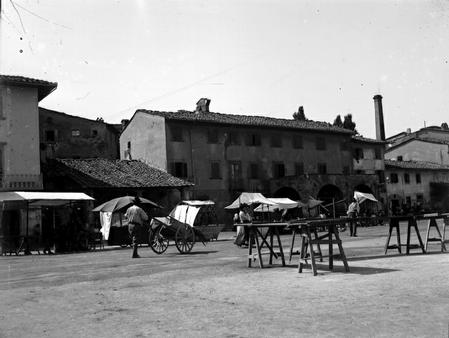 Piazza Mercatale. La Fiera di Prato (a.1905)
