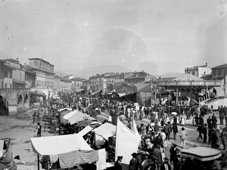 Piazza Mercatale. La Fiera di Prato (a.1907)