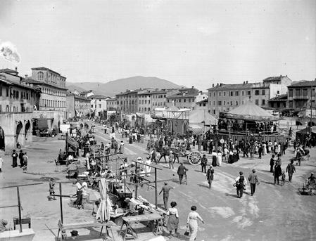 Piazza Mercatale. La Fiera di Prato (a.1913)
